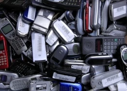 Мобильные телефоны старого поколения (кнопочные) 
